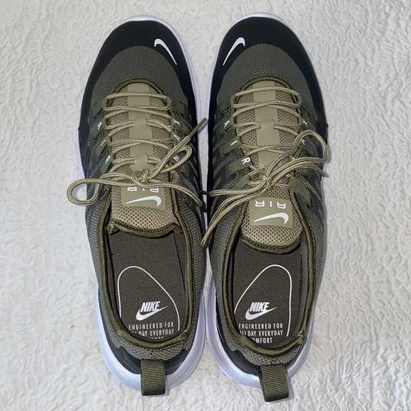 Nike\'s Air Max Axis main image 11